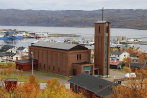 ba%cc%8atsfjord-ba%cc%8atsfjord-kirke-014